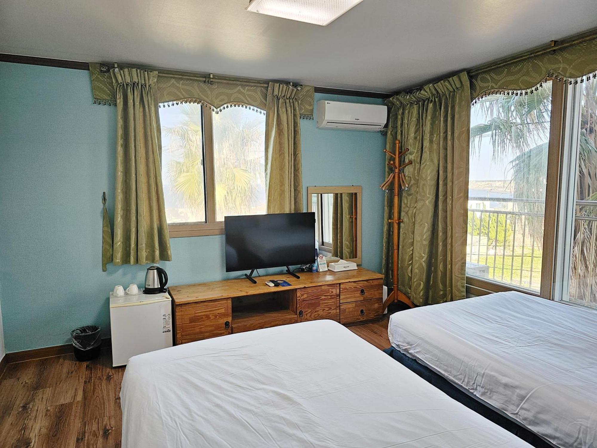 Sea Cliff Hotel Jeju Bilik gambar