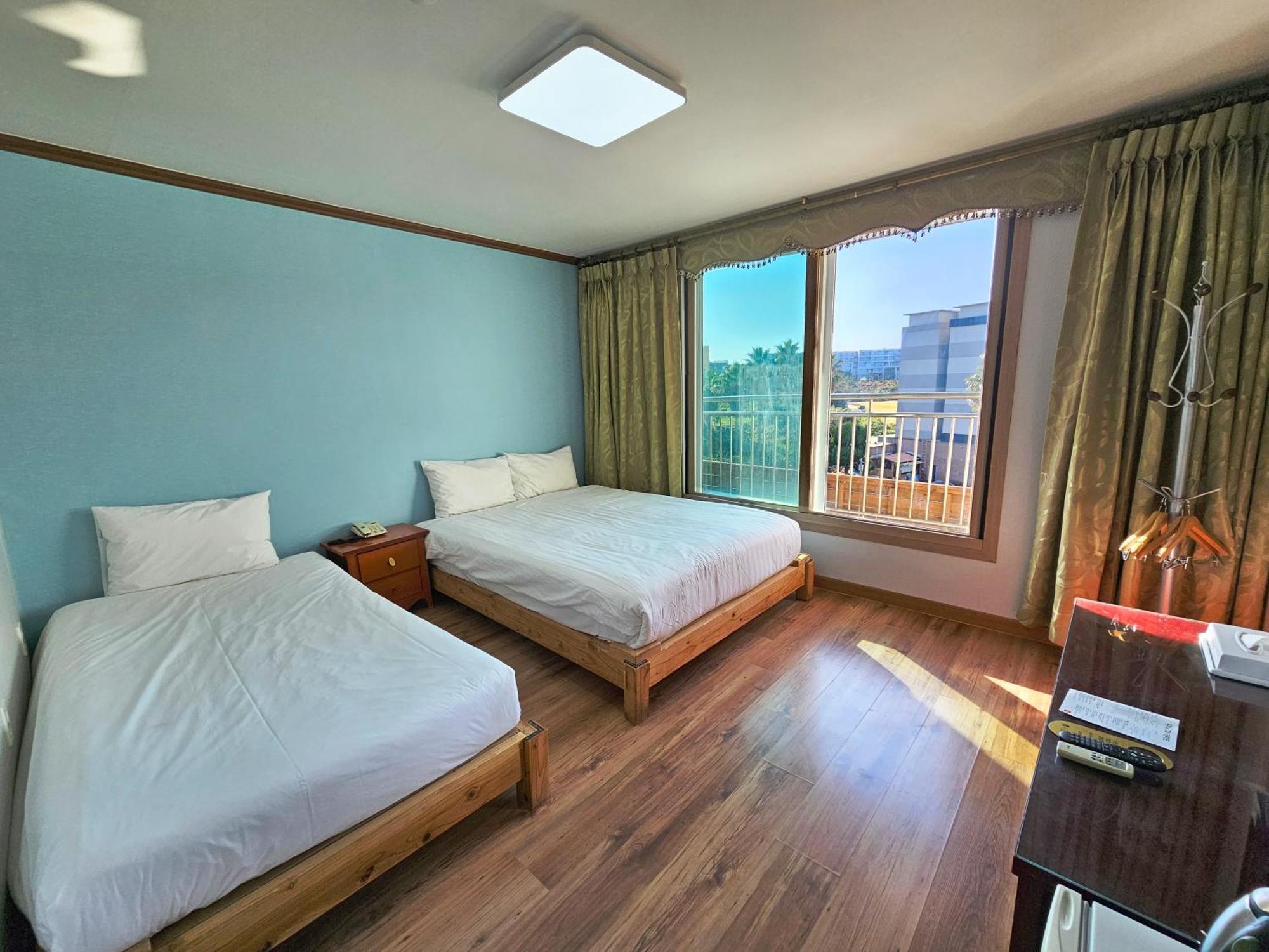 Sea Cliff Hotel Jeju Bilik gambar